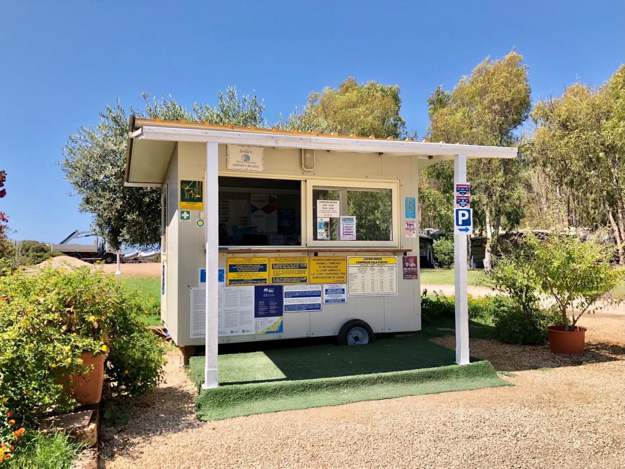Camping Cala D'Ostia Pula Bagian luar foto